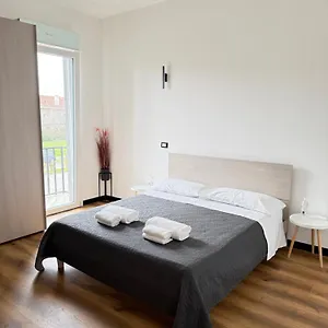 infinity-house-eleganza-moderna-tra-treviso-e-venezia.hotelslidodijesolo.com/